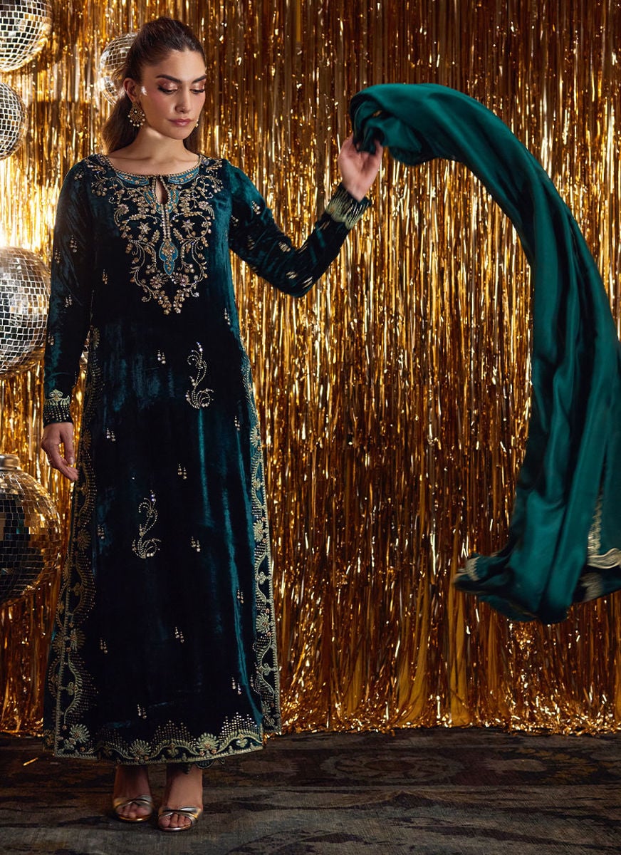 Gleen Forest Green Velvet Shirt And Dupatta