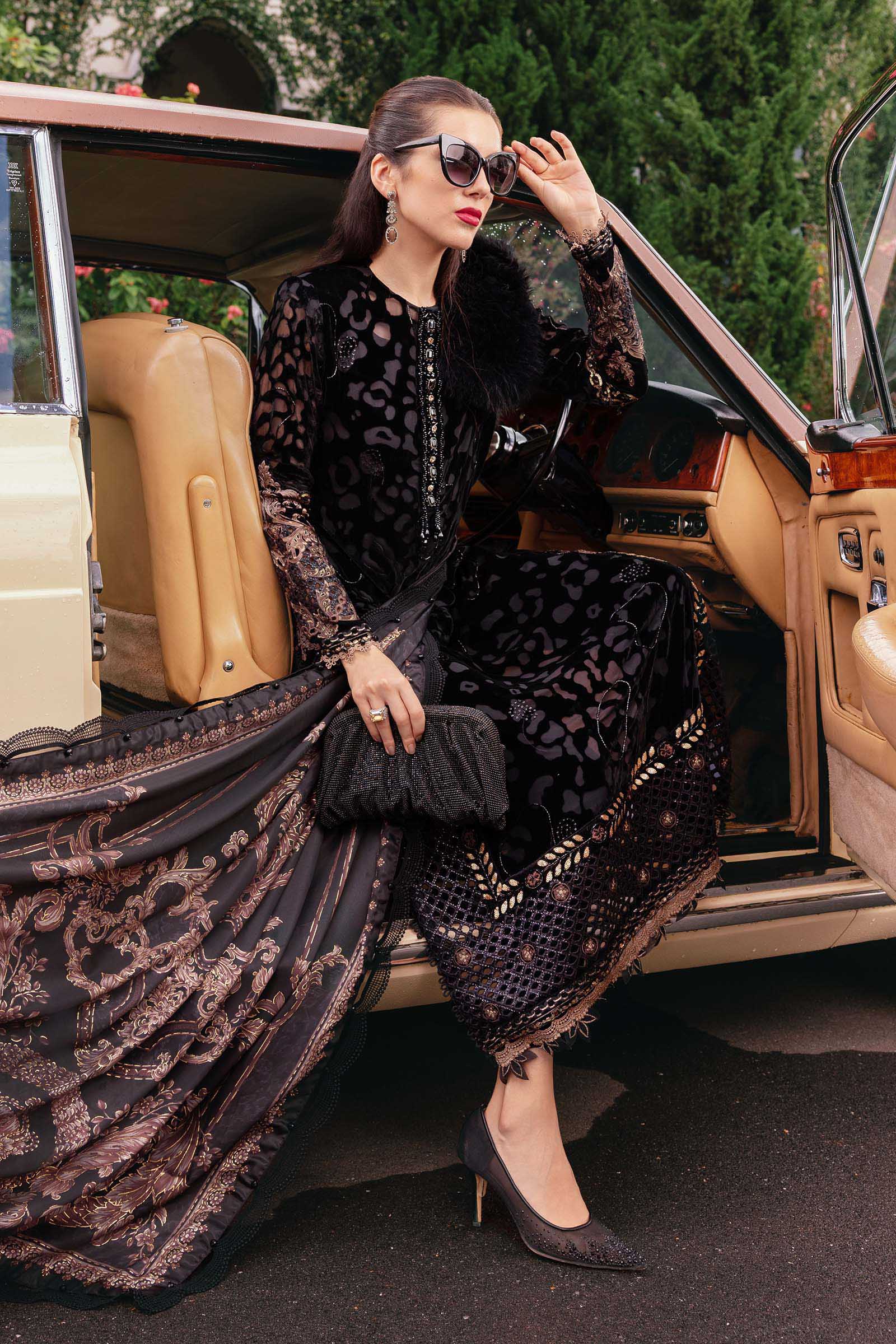 WL-1301-Black and Gold