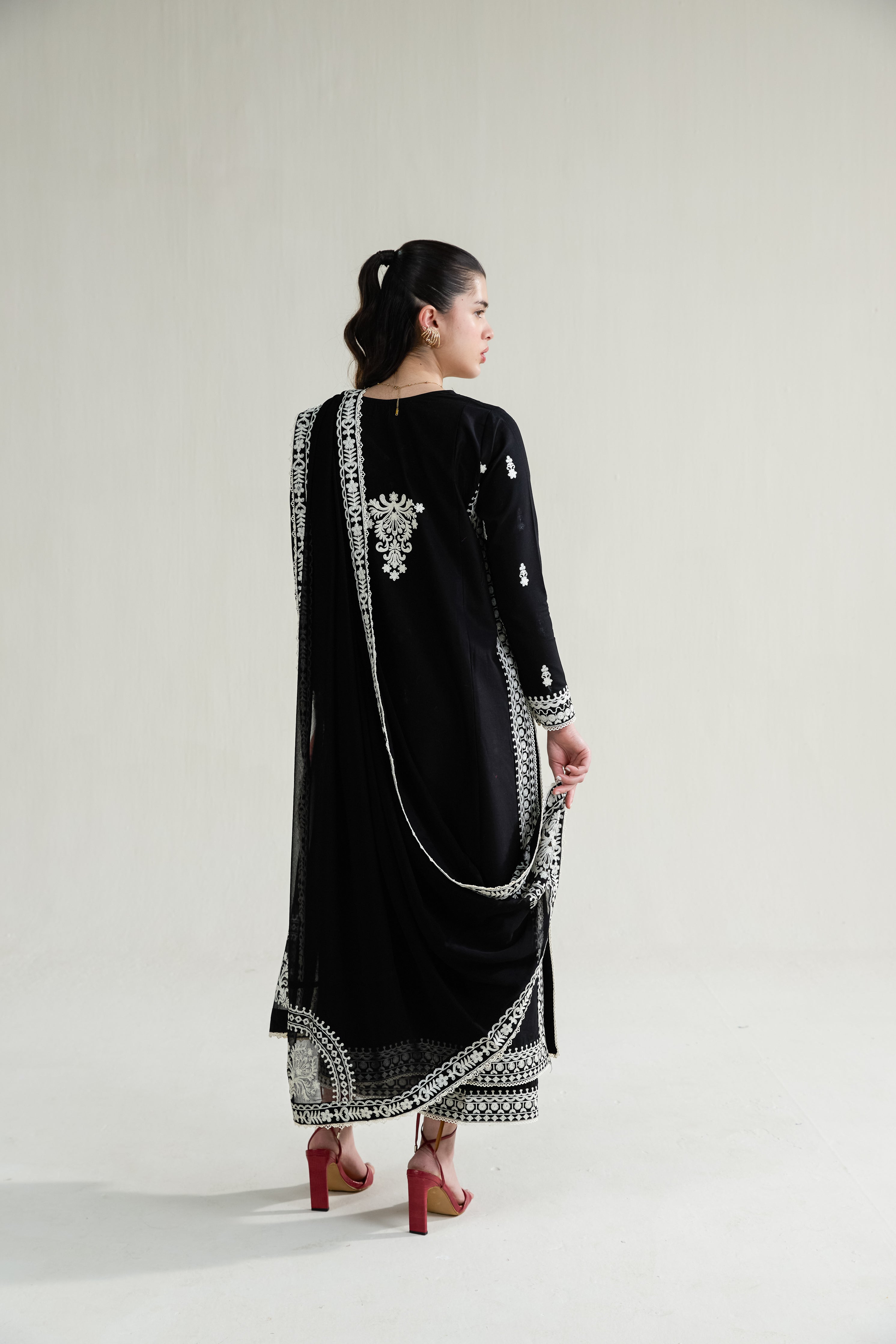 BLACK LUXURY EMBROIDERED LAWN 3PCS SET (NPA3-26402) - READY TO WEAR