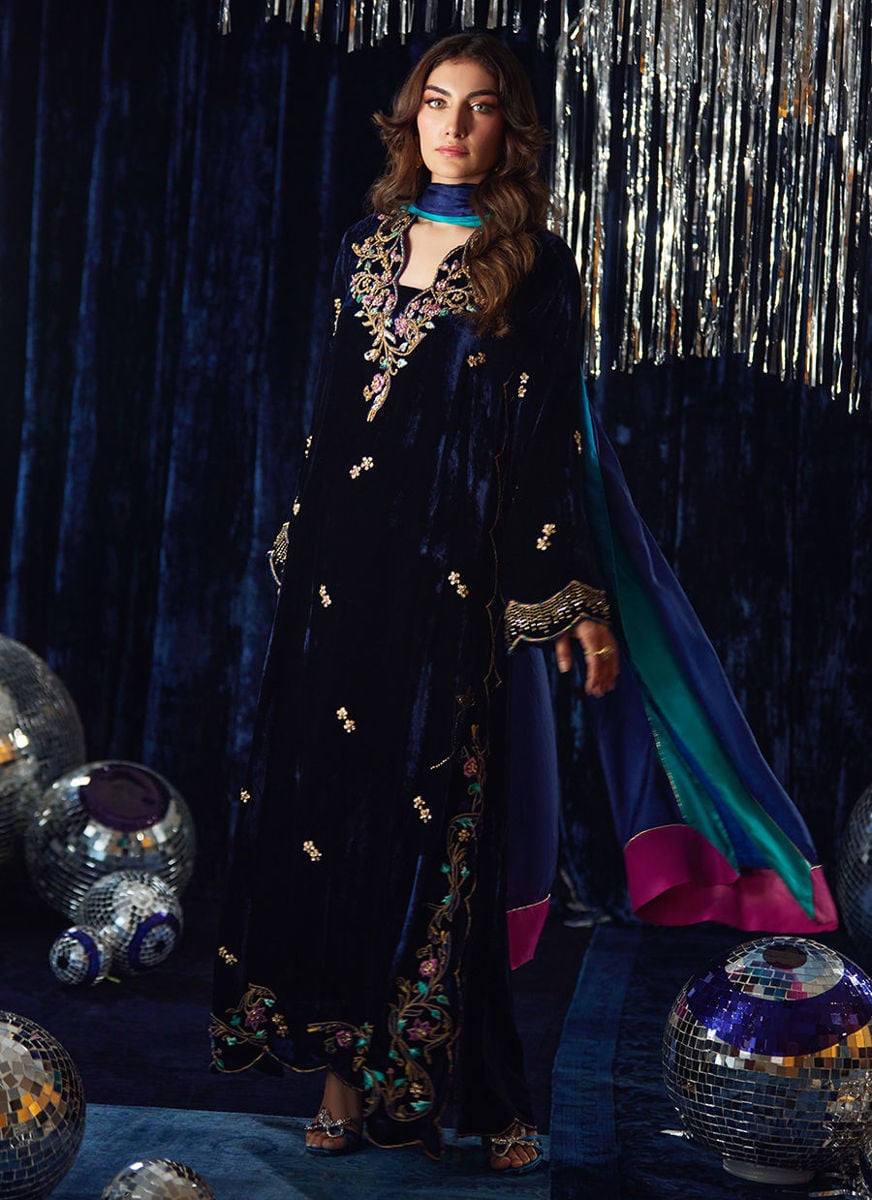 Valeh Navy Shirt And Dupatta