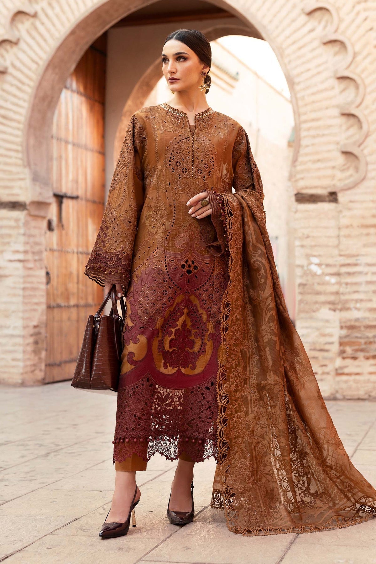 MARIA B LUXURY LAWN '25 - 01 B